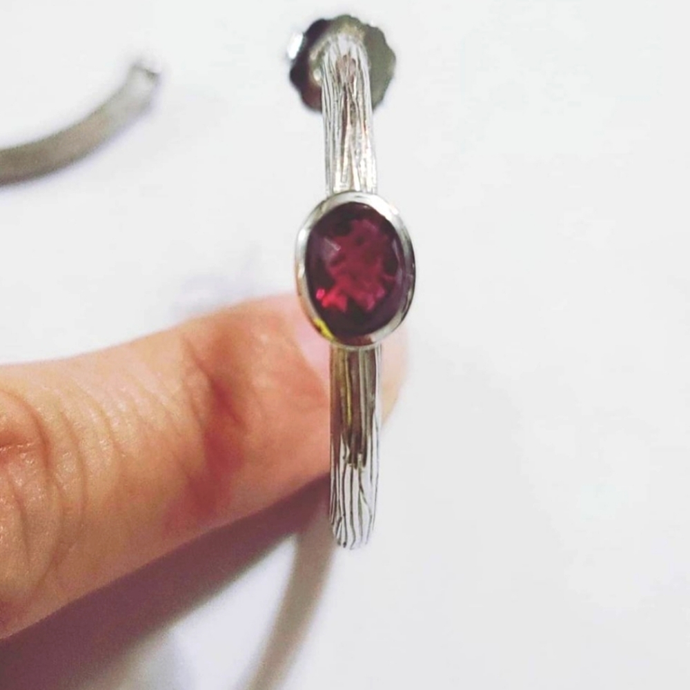 925 SS Rhodolite J hoops - Picture 3 of 3